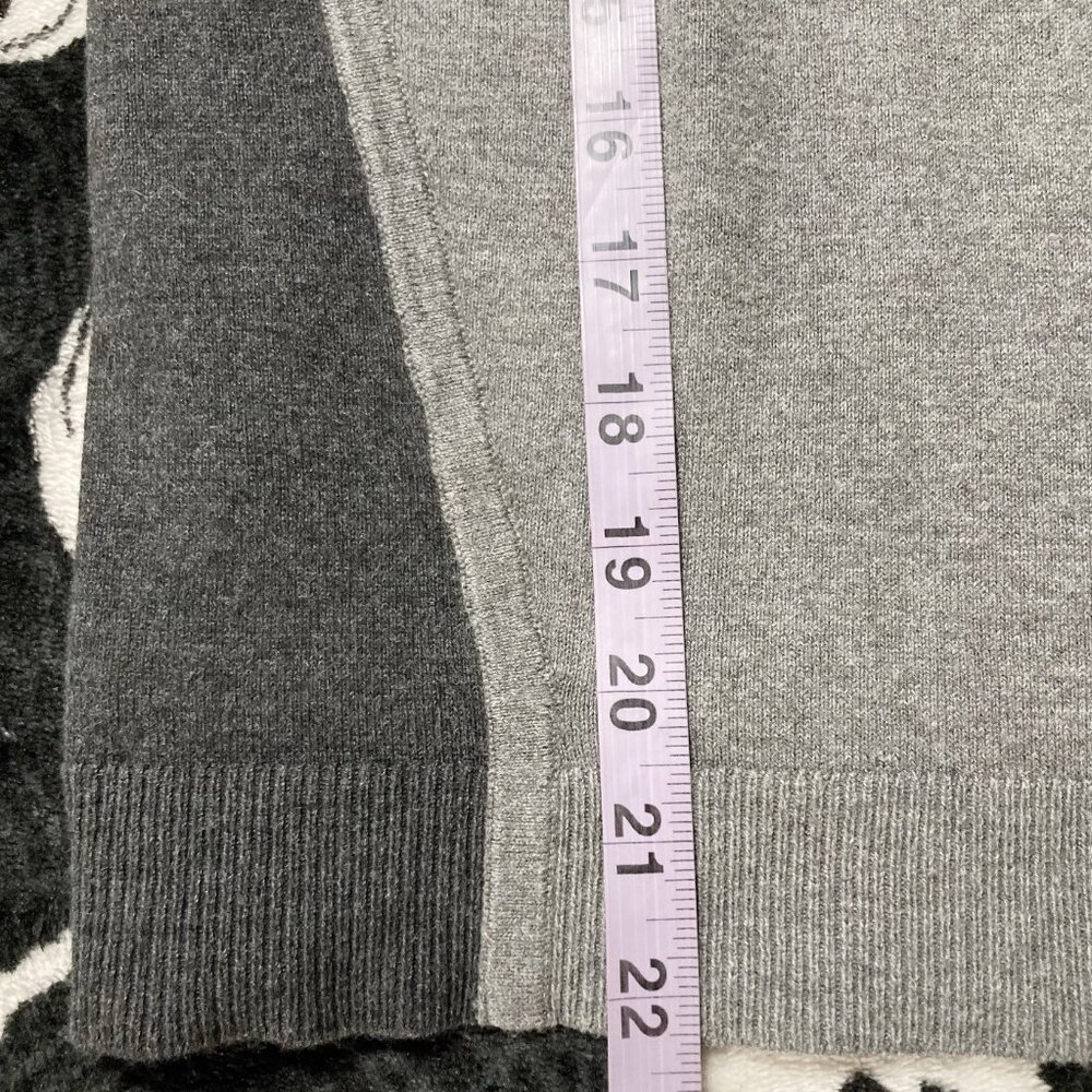 REITMANS Grey short sleeve knit top w/ gem embellishments ~ SMALL MEDIUM sweater - Picture 6 of 13